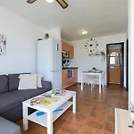 Private Solarium Home Beach Views - Jacuzzi