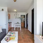 Private Solarium Home Beach Views - Jacuzzi