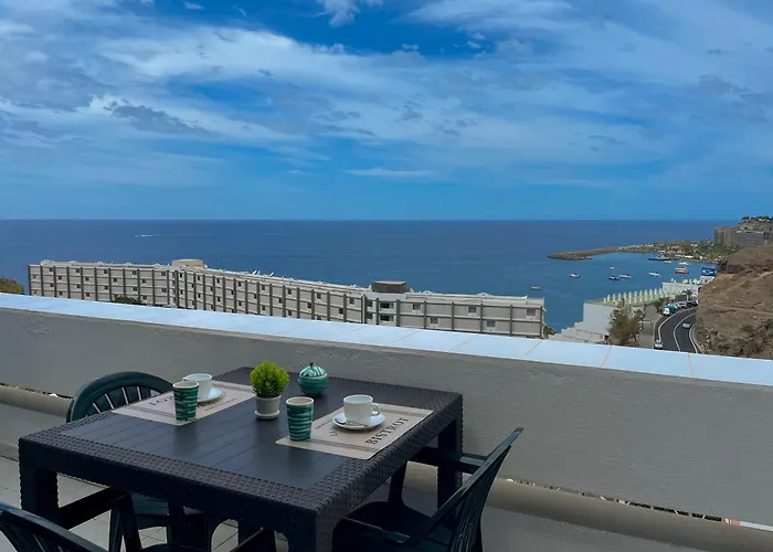The Mayfair Village Apto 305