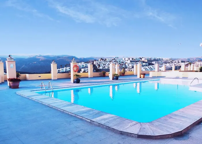 Private Solarium Home Beach Views - Jacuzzi