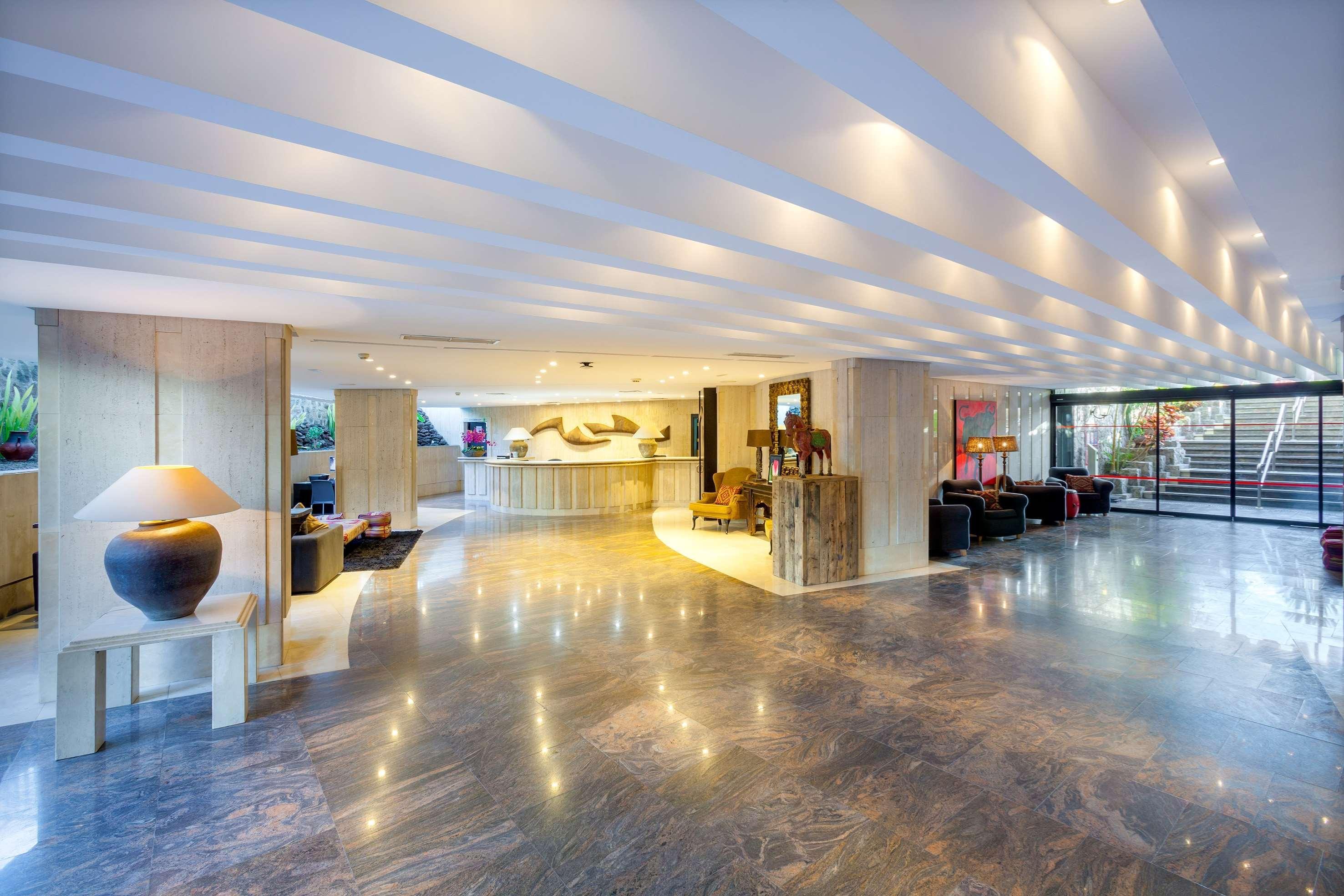 Sol Barbacan Aparthotel 4*