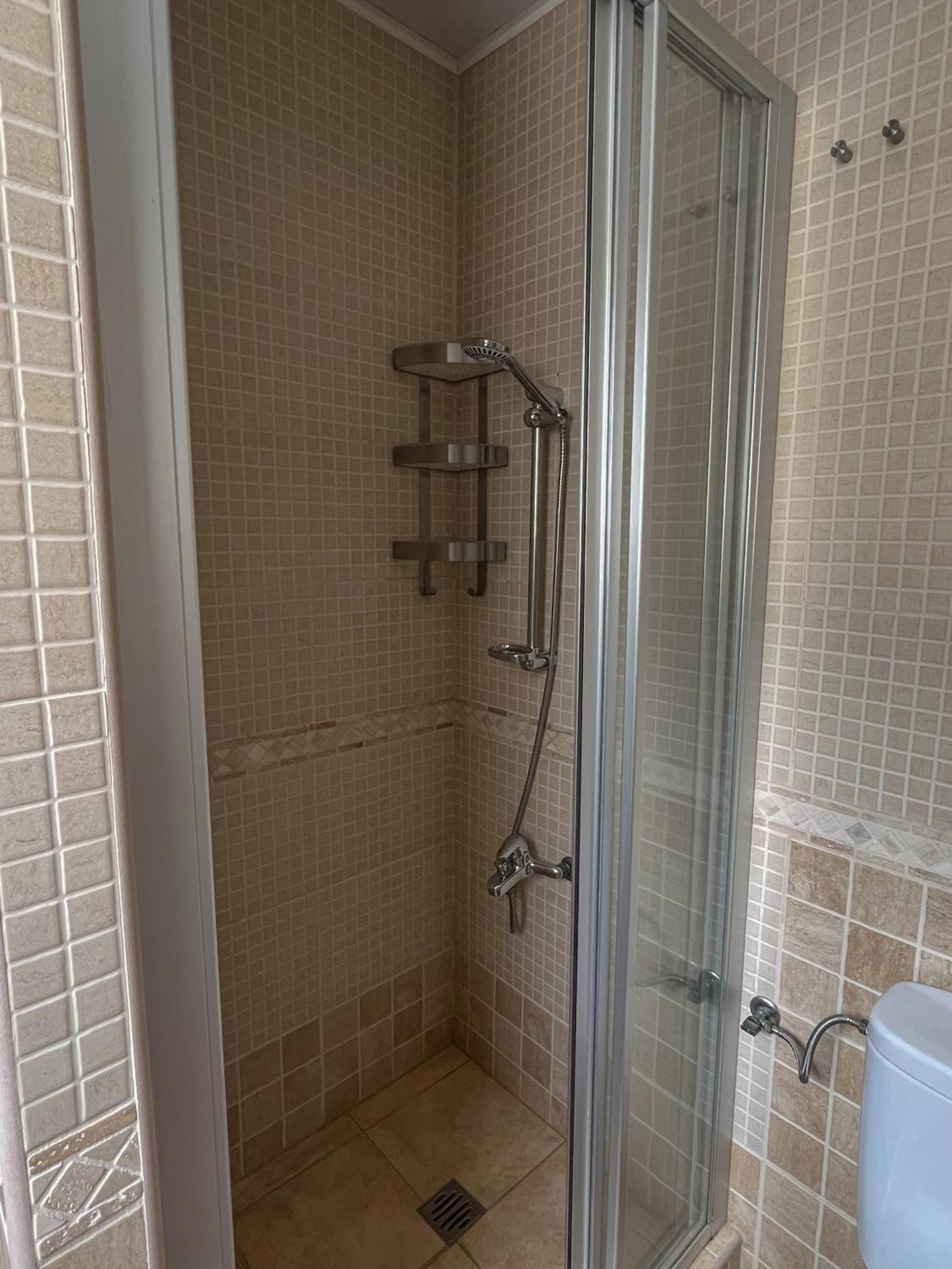The Mayfair Village Apto 305
