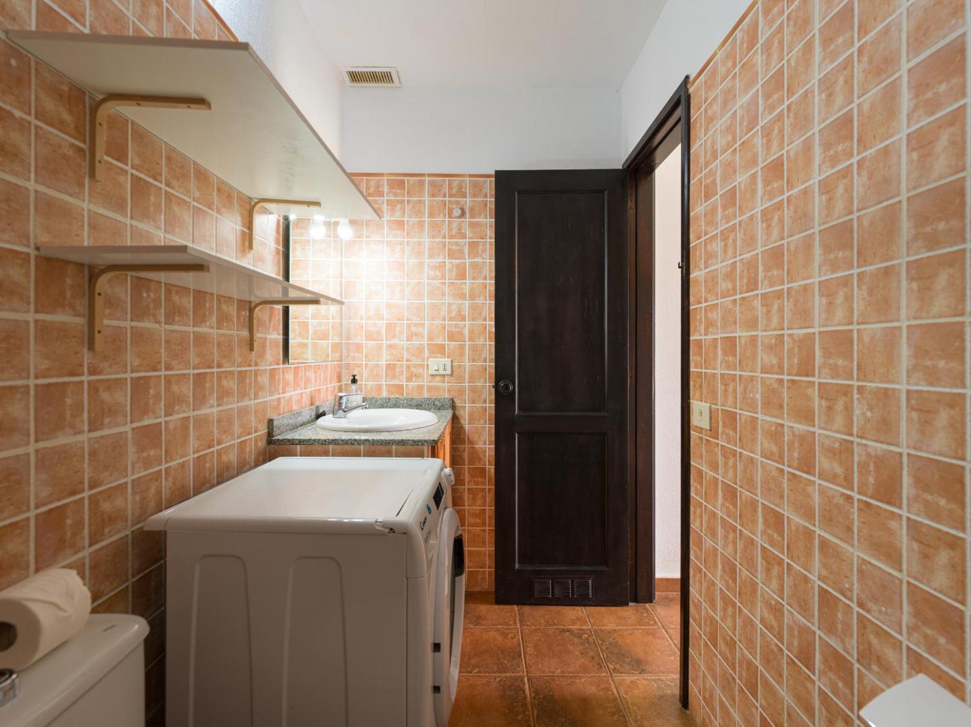 Private Solarium Views - Jacuzzi Apartment *
