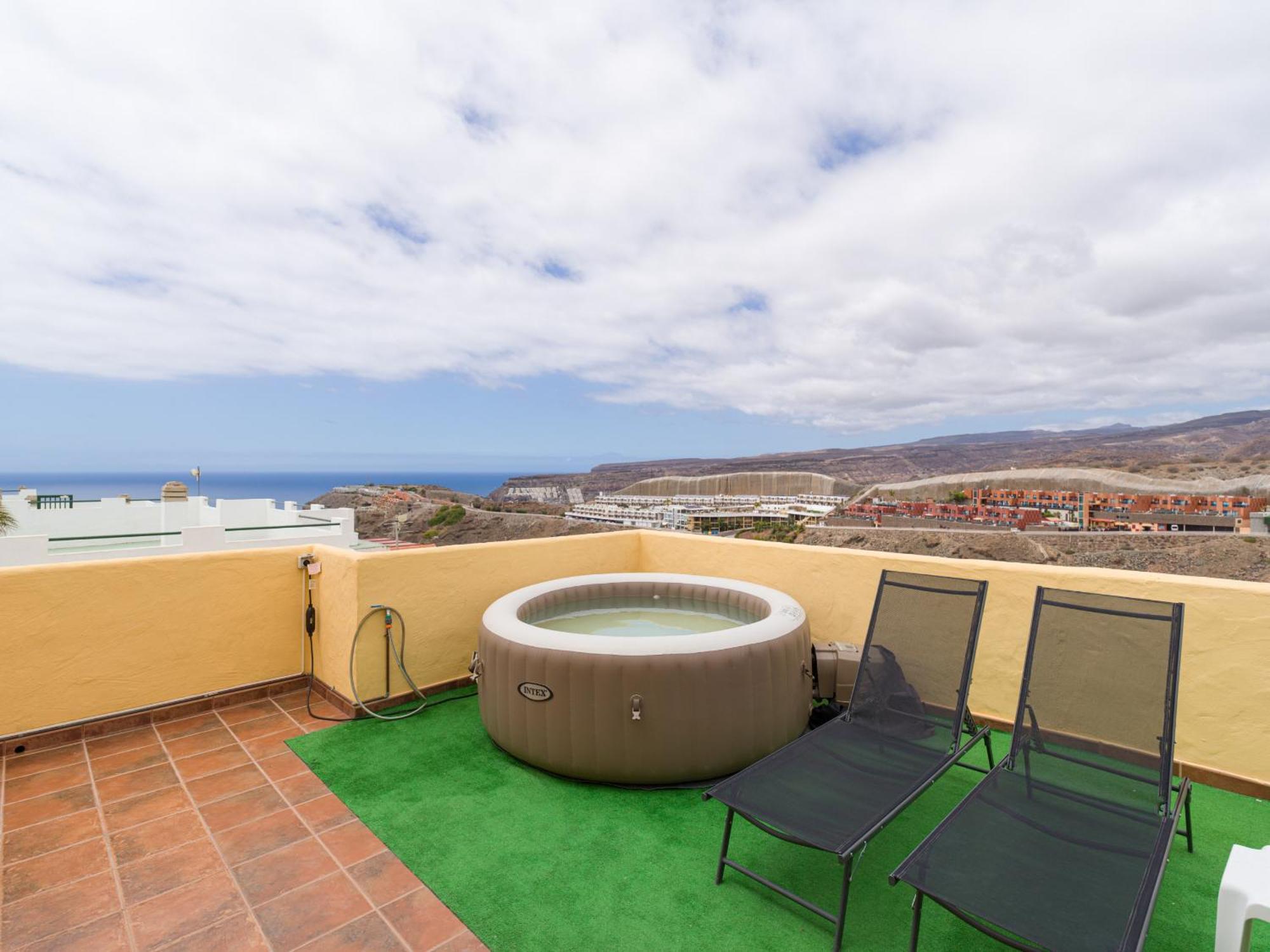 Private Solarium Views - Jacuzzi *