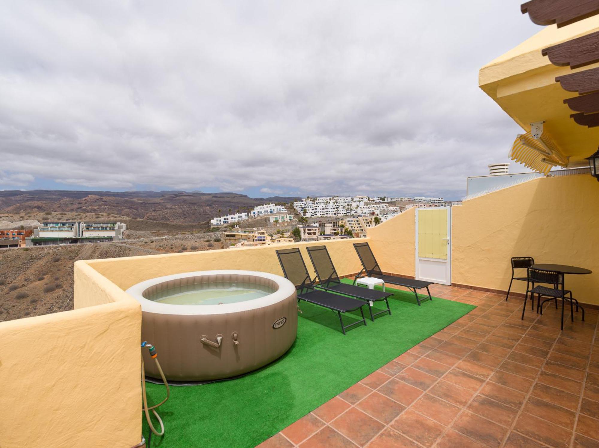 Private Solarium Views - Jacuzzi Apartment *