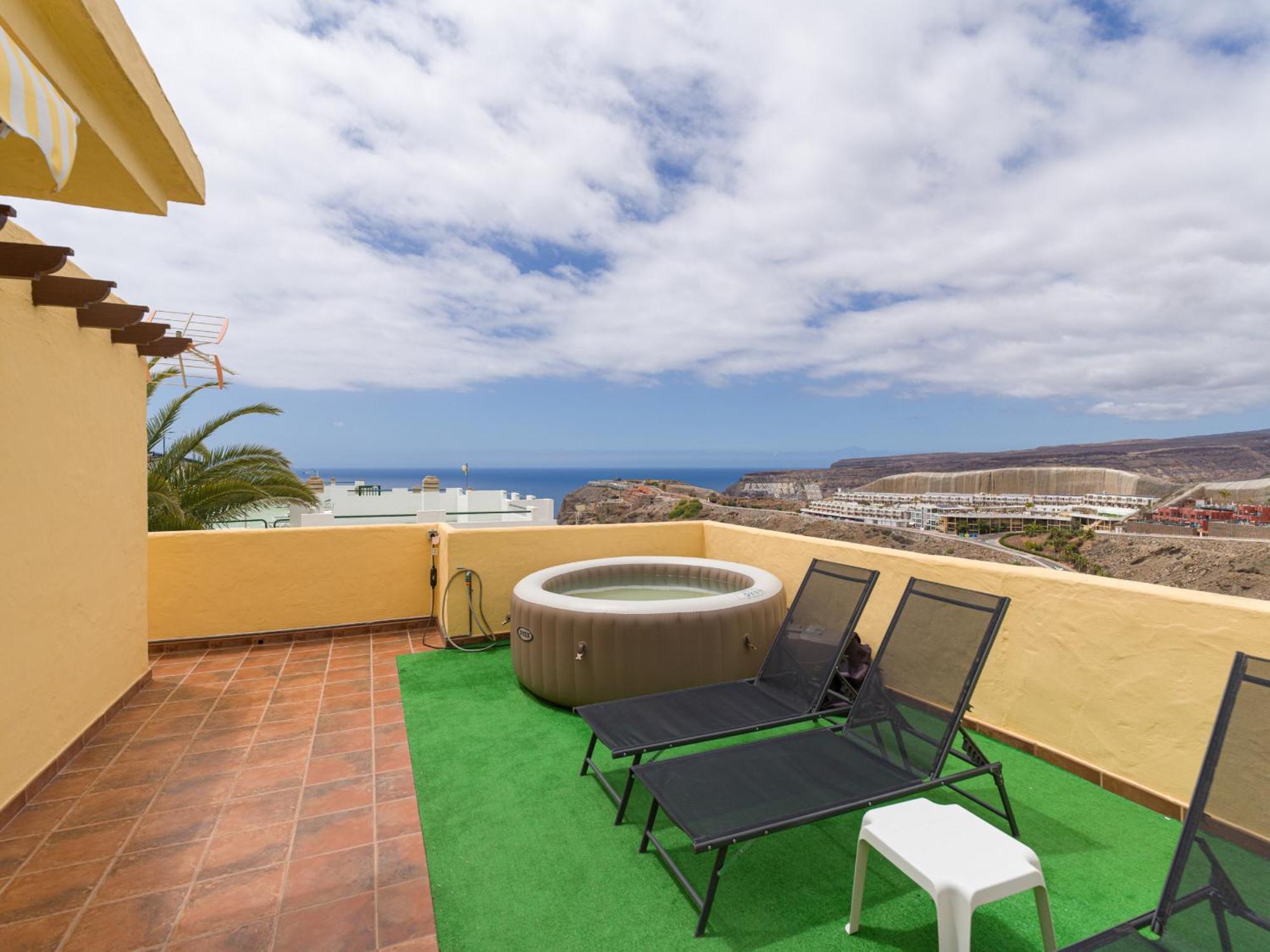 Private Solarium Views - Jacuzzi Apartment *