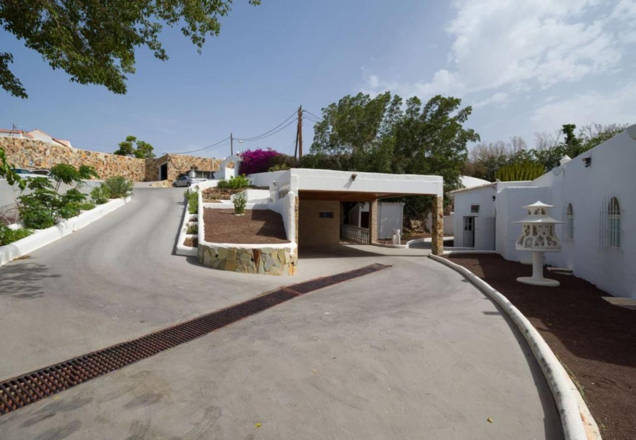 Villa Villa, Sea Views, Pool Sauna, Jacuzzi,gas Bbq *