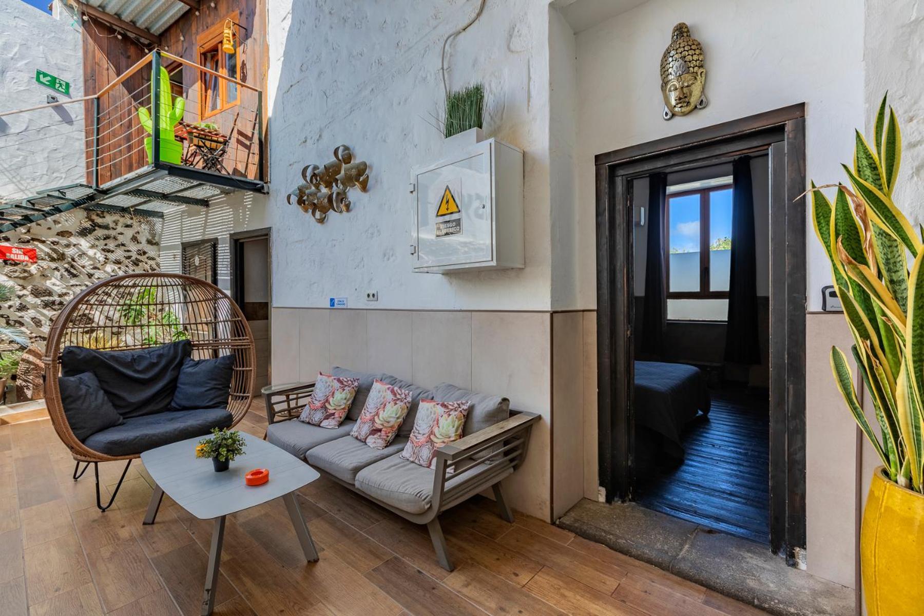 Valtisya Pool And Airport Country house