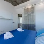 Durmiendo Sobre El Mar, Vivienda Los Riscos
