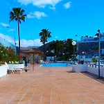 Sea View Cozy Apartment With Pool