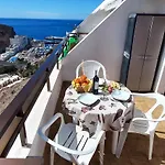 Sea View Cozy Apartment With Pool