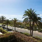 Apartamento con terraza y vistas al mar