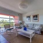 Apartamento con terraza y vistas al mar