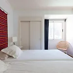 Apartamento con terraza y vistas al mar