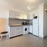 5 Min Walk From Yumbo! 517