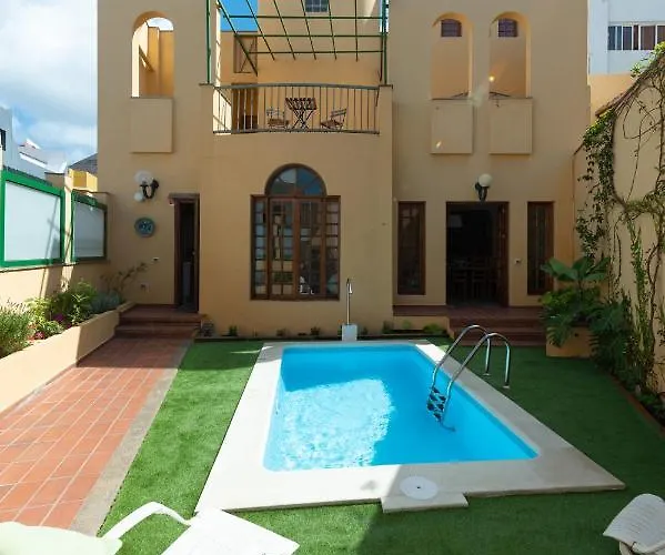 The Yellow House - Solarium - Climatized Pool