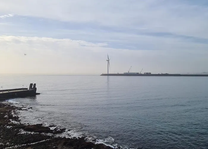 Arinaga Arena Y Mar Beach
