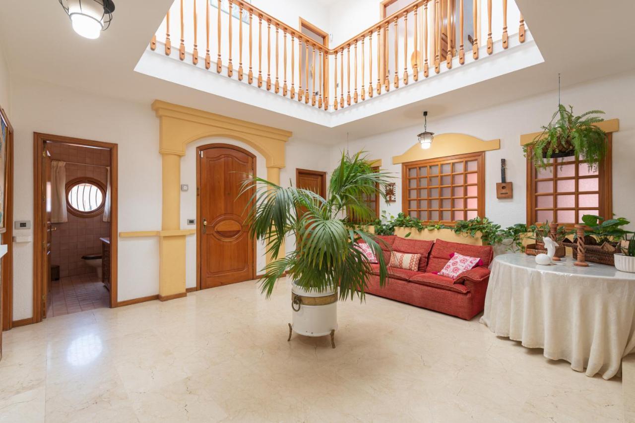 The Yellow House - Solarium - Climatized Pool *