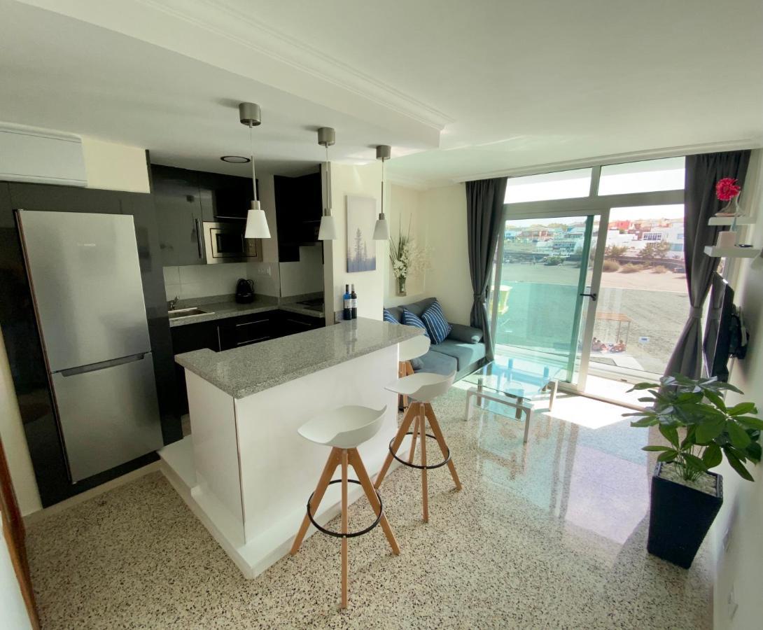 Hermoso Edificio Frente Al Mar Con Gran Terraza Y Hermosas Vistas