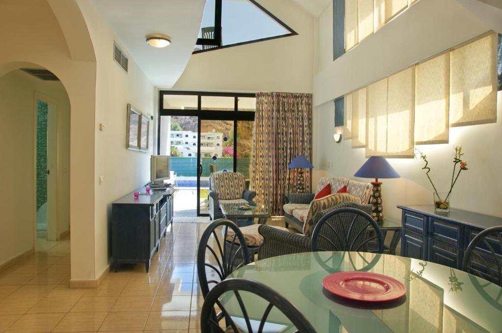 Sunshine Villa *