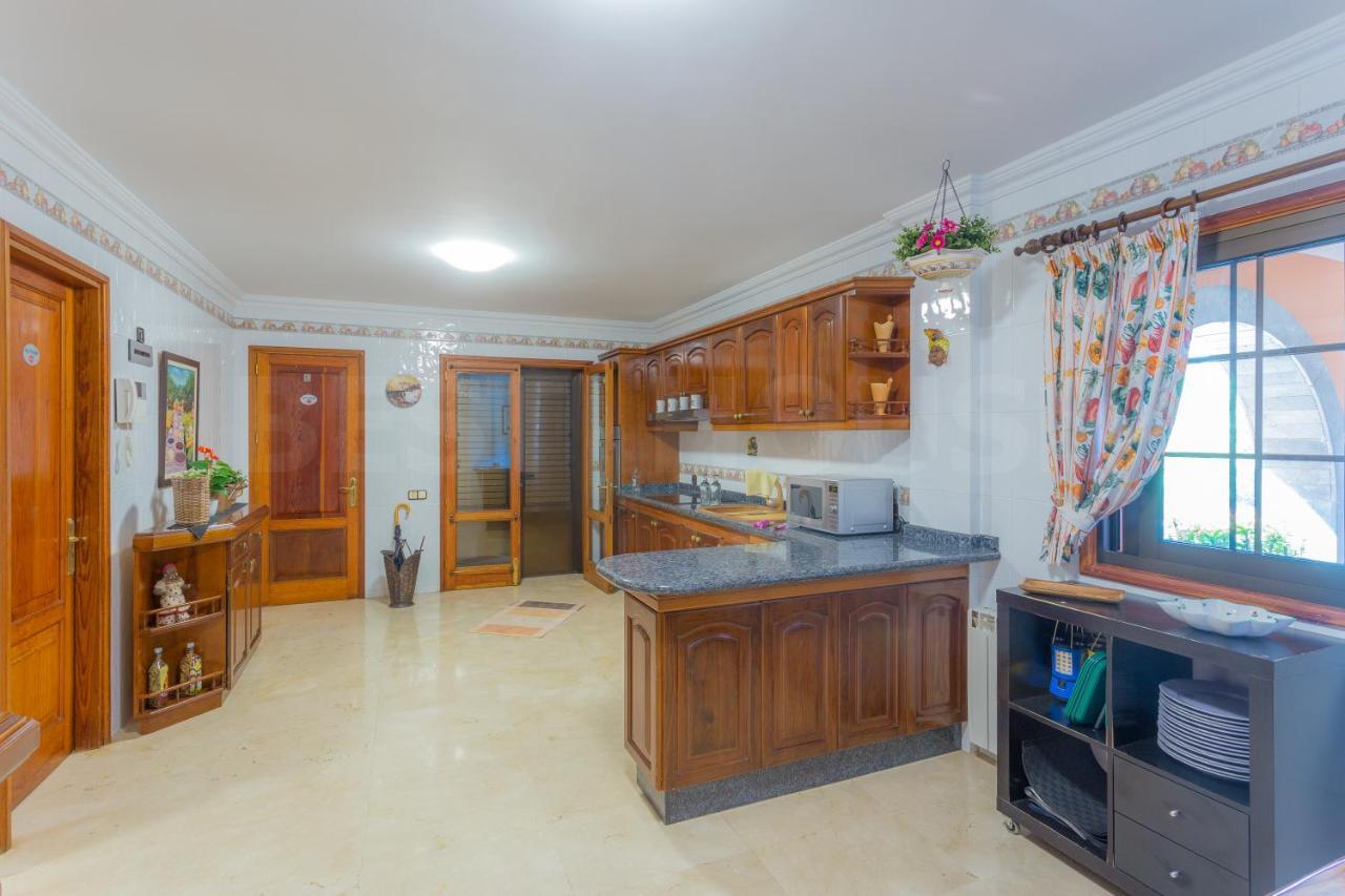 Vakantiehuis Fantastic Rural House With Pool And Terrace