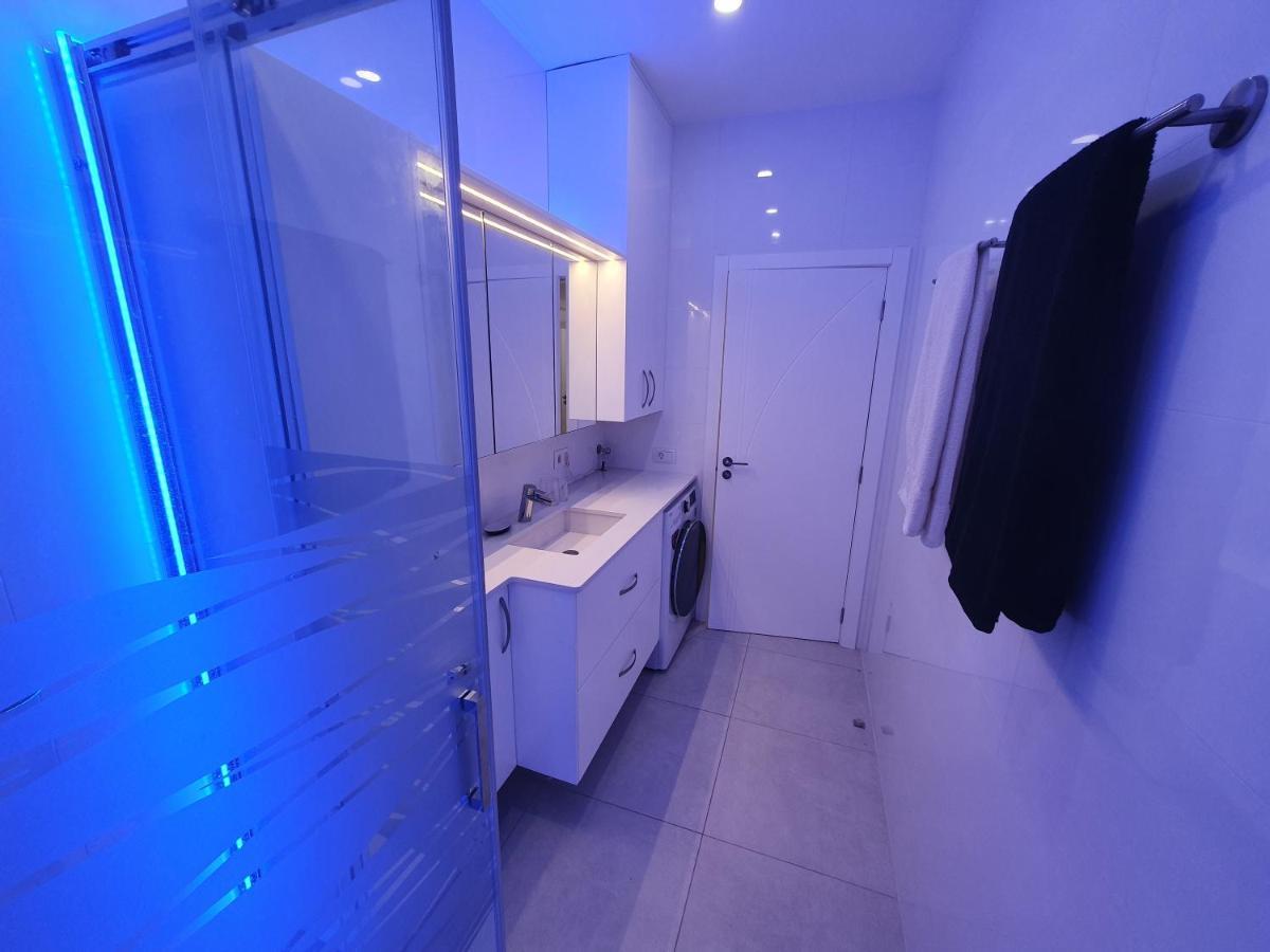 Elegant And Spacious With Sea Vieuw Mogan