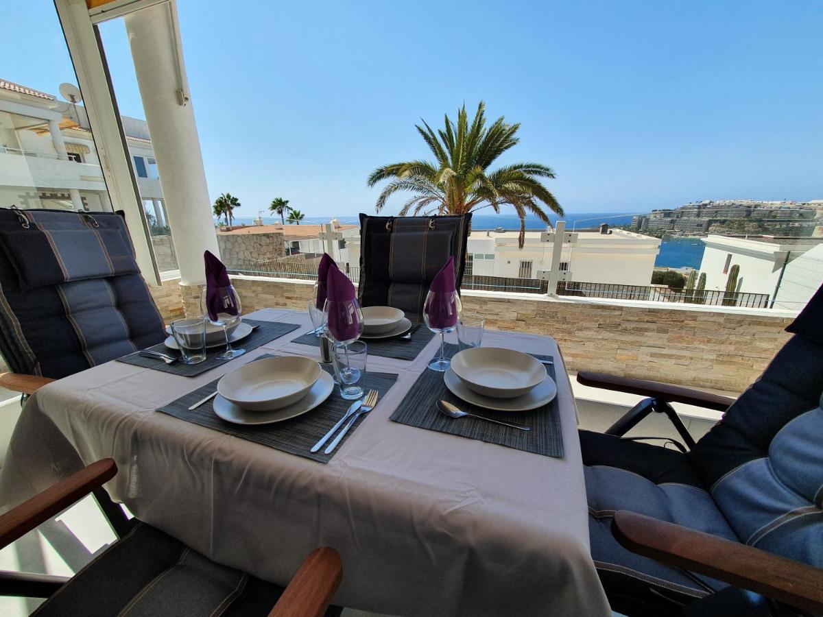 Elegant And Spacious With Sea Vieuw Mogan