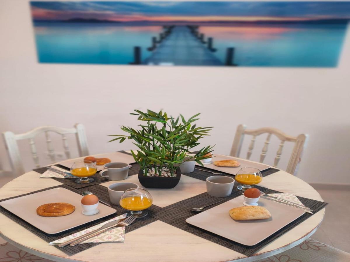 Elegant And Spacious With Sea Vieuw Mogan