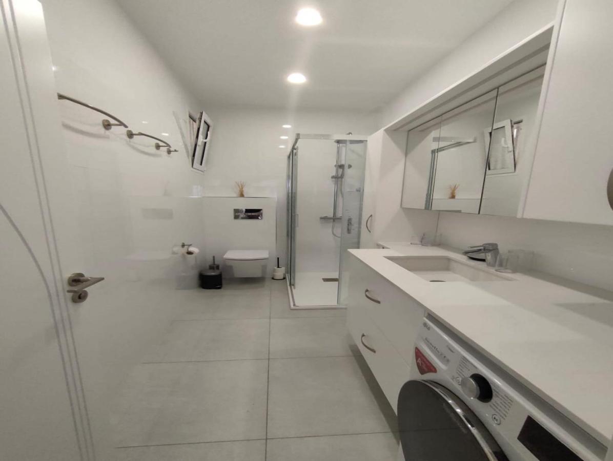 Apartment Elegant And Spacious With Sea Vieuw Mogan