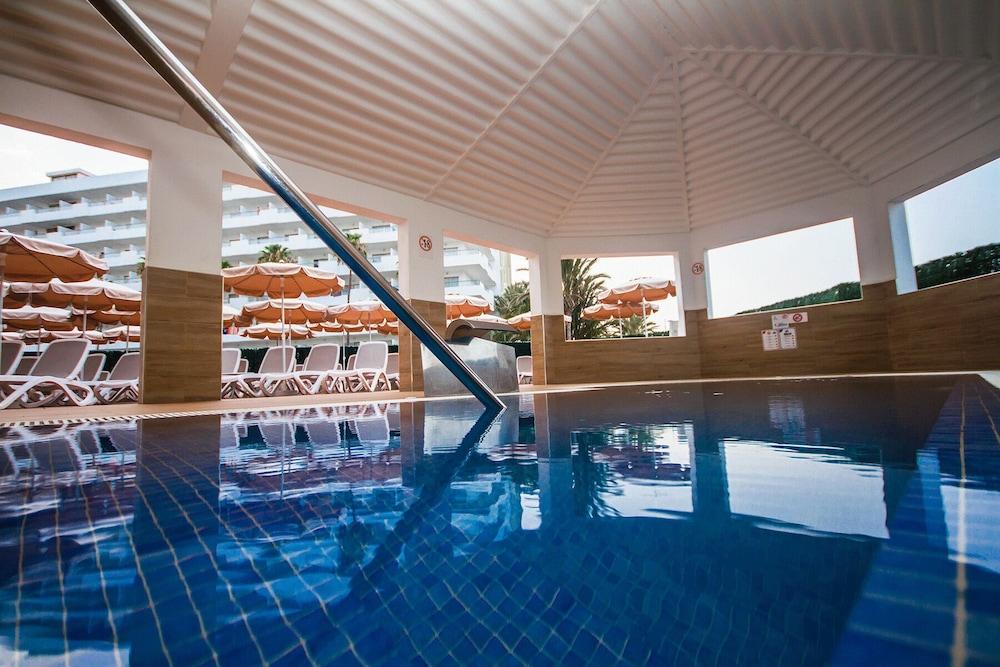 Servatur Waikiki Hotel