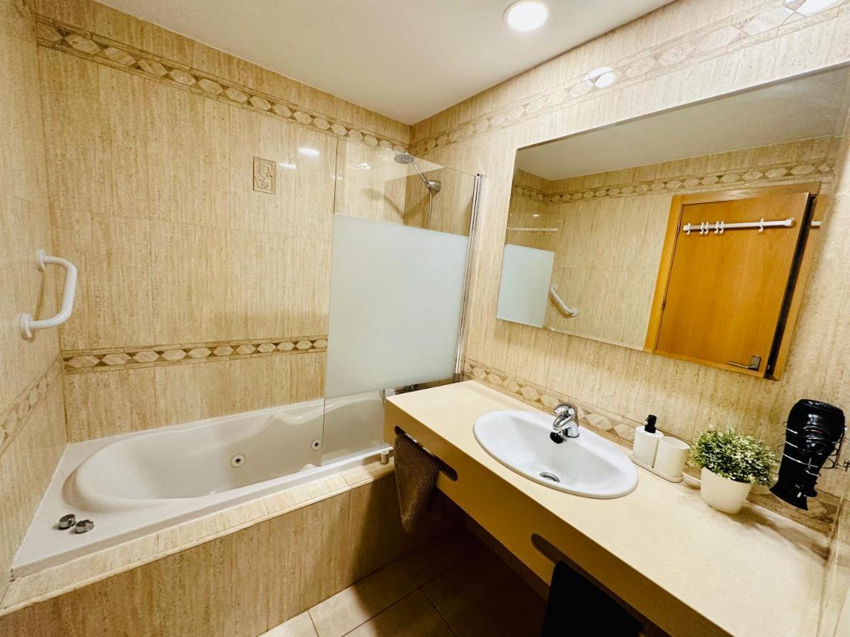 Su Eminencia - Sea View With Modern Comforts *