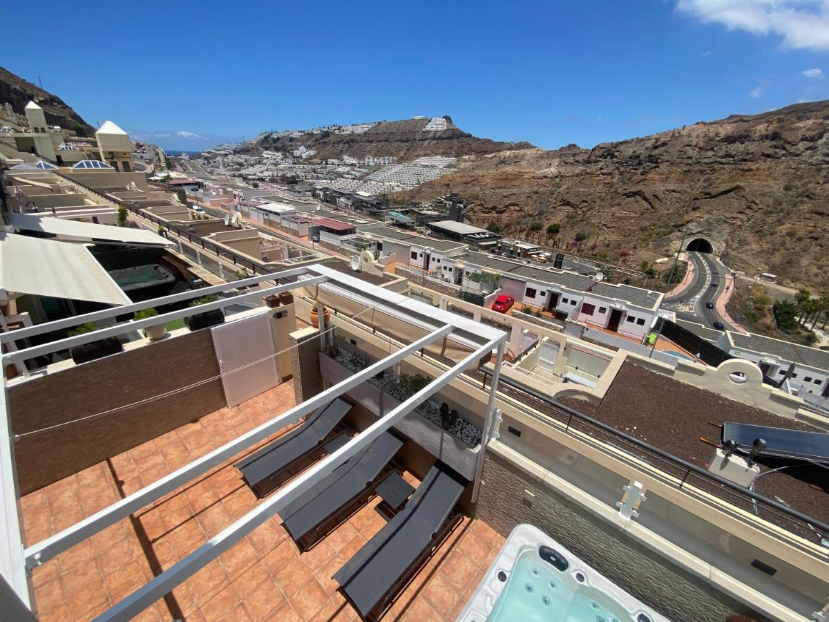 With Jacuzzi And Pool Access