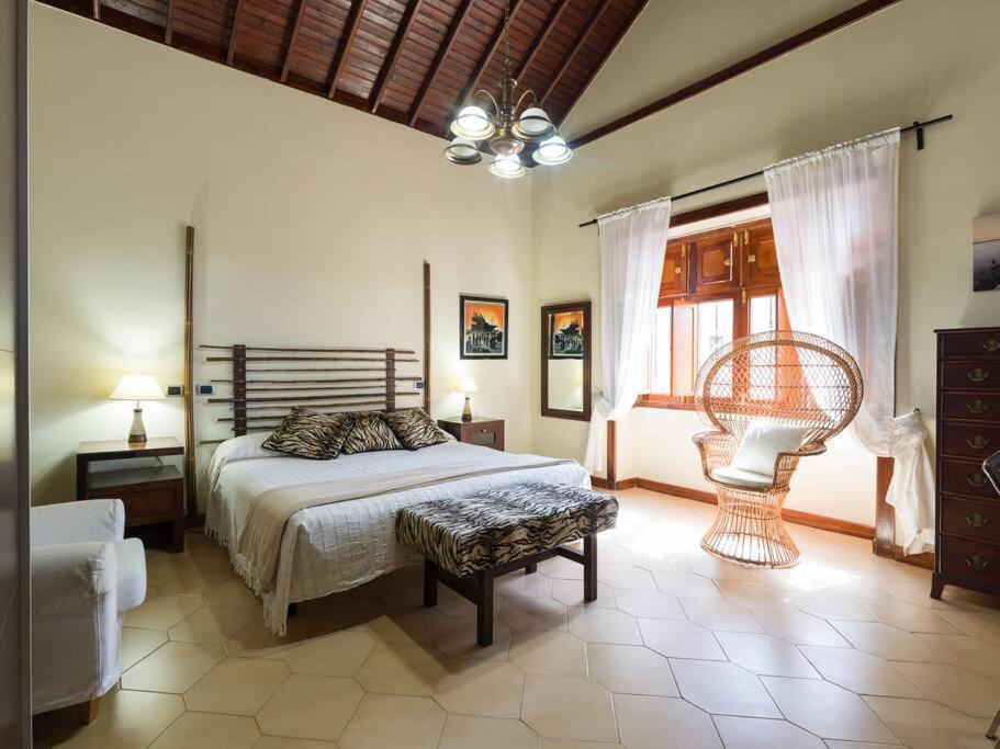 Villa With Pool And Sea Views In Banana Plantation