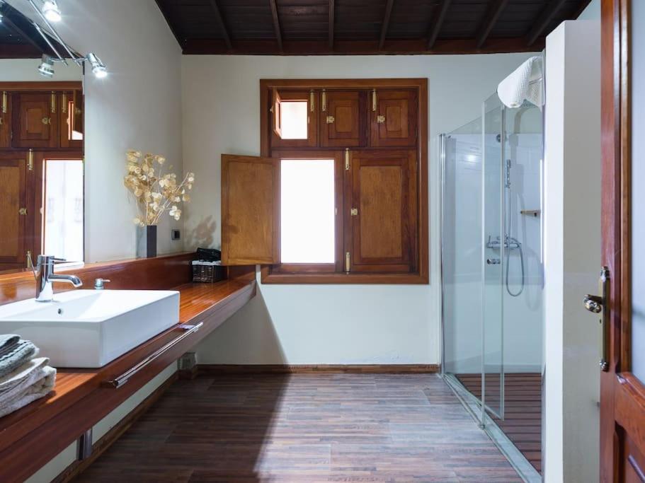 With Pool And Sea Views In Banana Plantation Villa Arucas