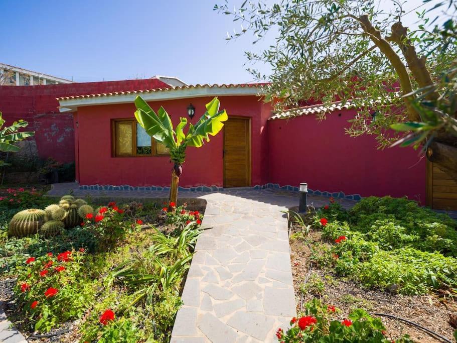 Villa With Pool And Sea Views In Banana Plantation