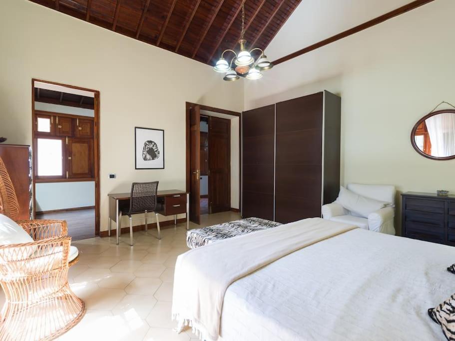 With Pool And Sea Views In Banana Plantation Villa Arucas