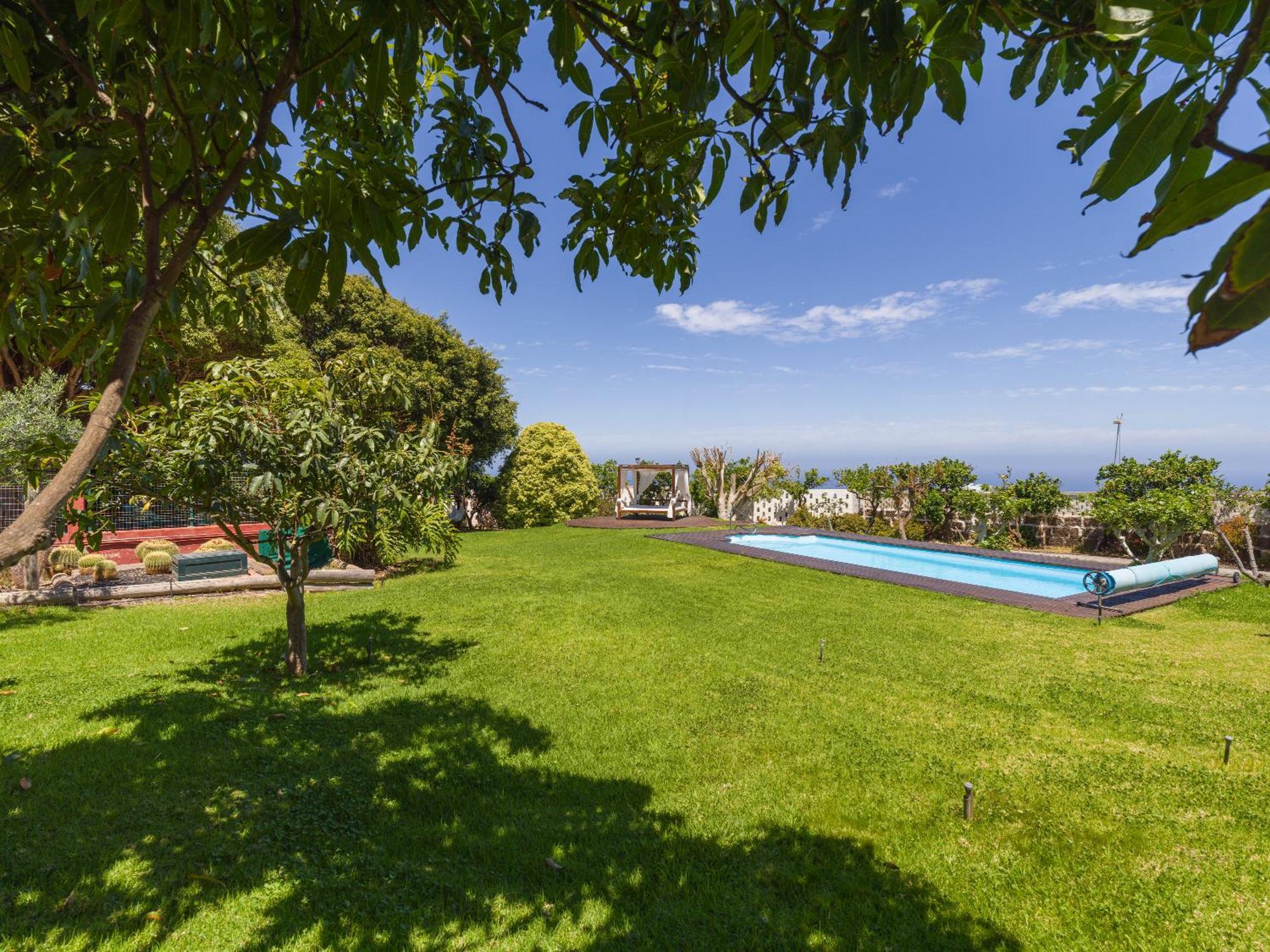 With Pool And Sea Views In Banana Plantation *