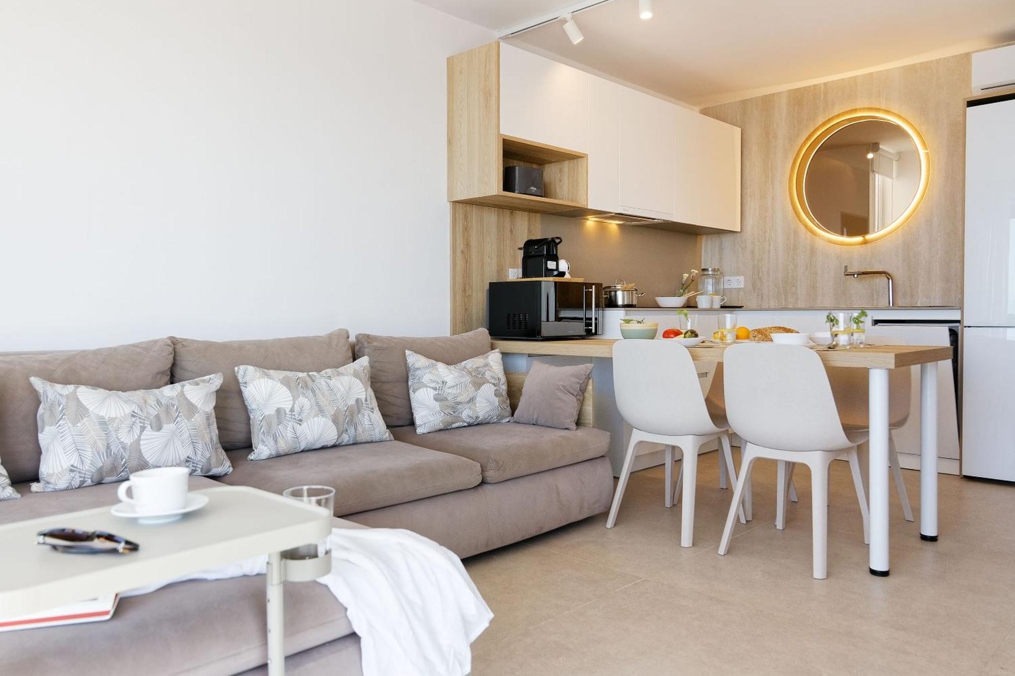 Apartamento Amapola Moon -nuevo Y Recien Reformado En Primera Linea De Playa