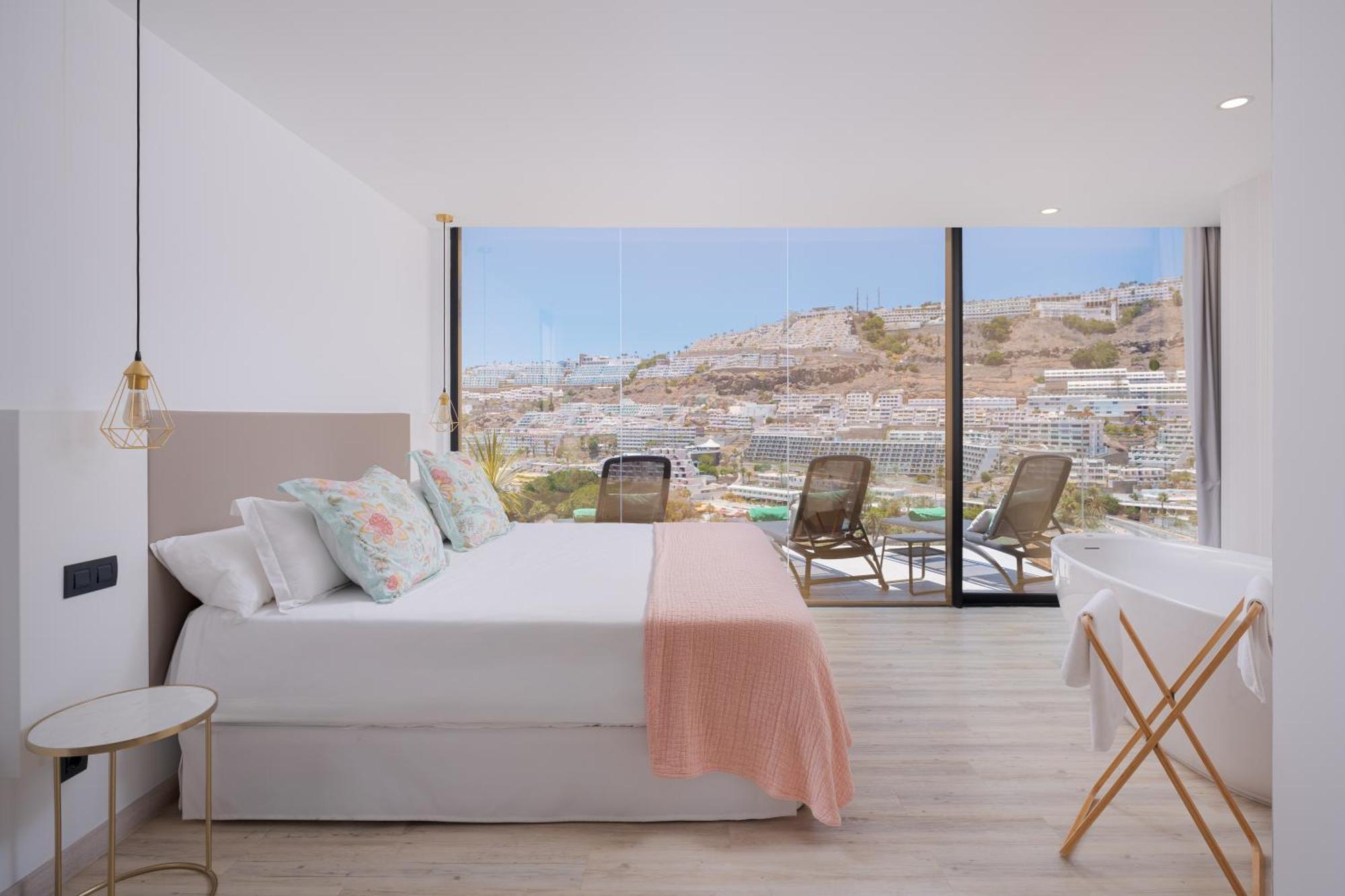 The One Luxury Apartment *