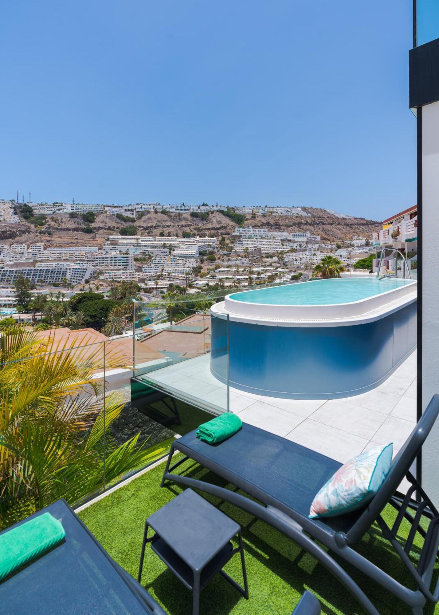 The One Luxury Apartment *