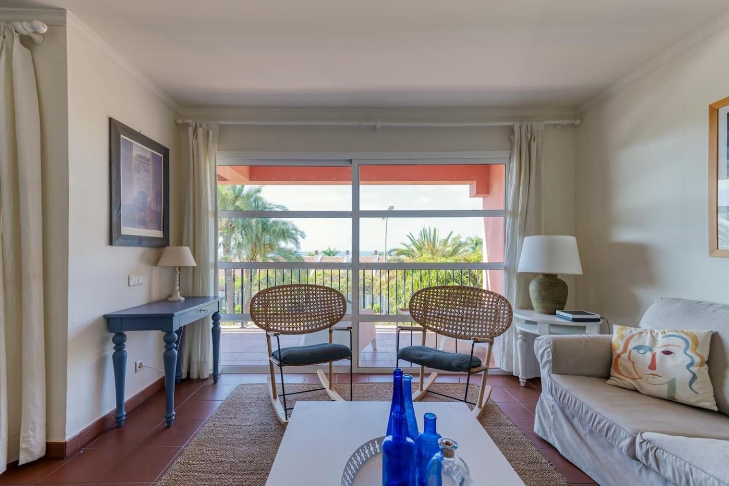 Apartamento Con Terraza Y Vistas Al Mar *
