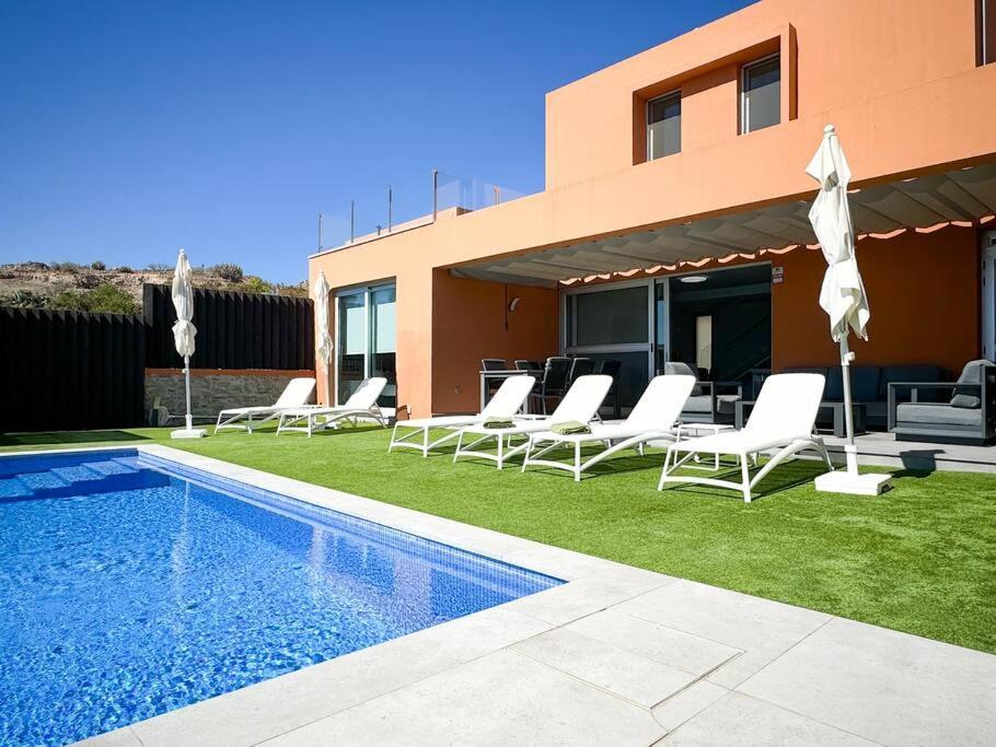 Paradise Island By Tenproperties Villa