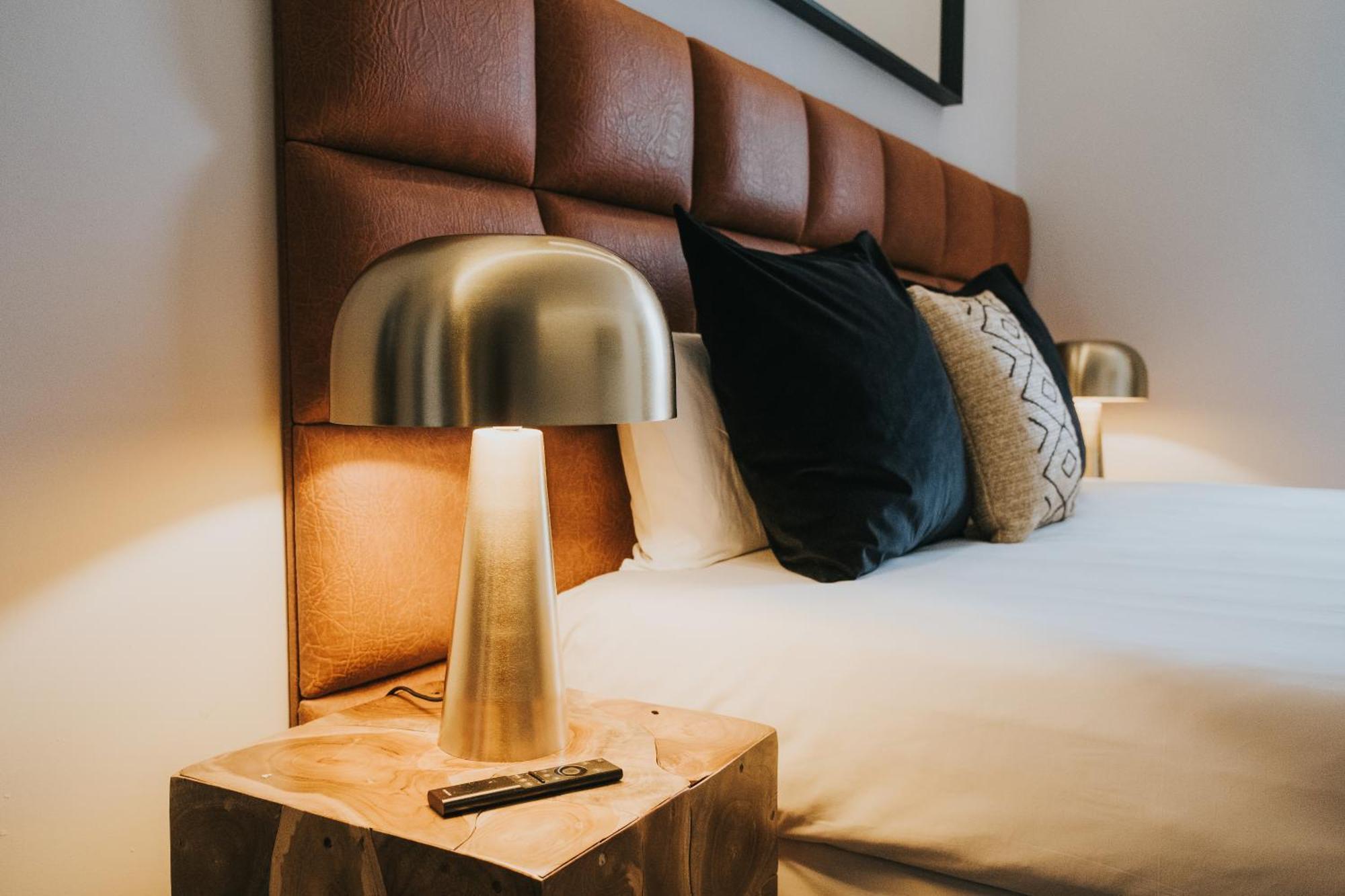 Poem Apartments, Canteras