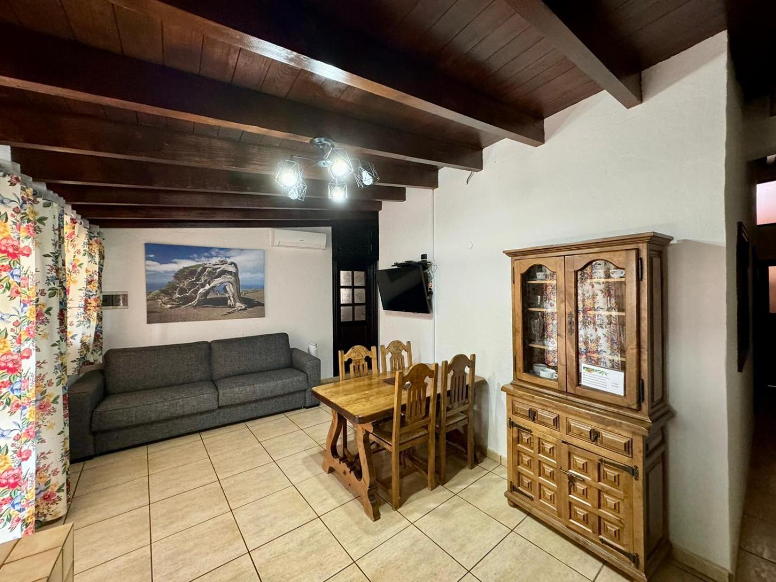 Tomas Y Puri Apartment