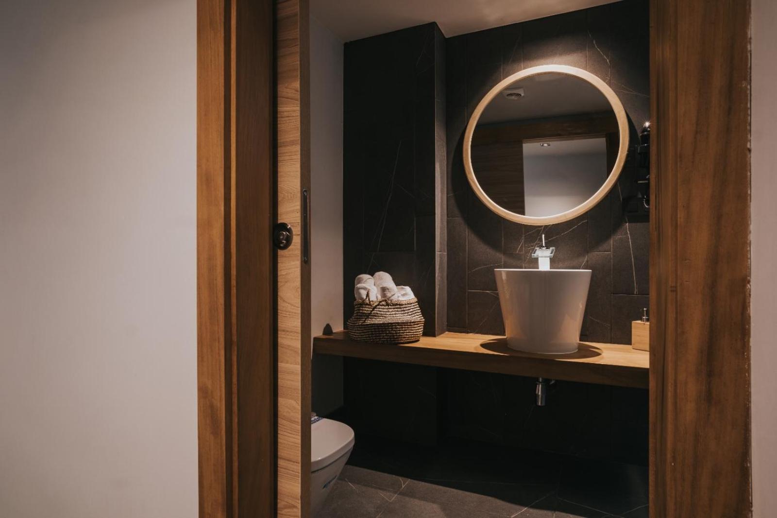 Poem Apartments, Canteras *