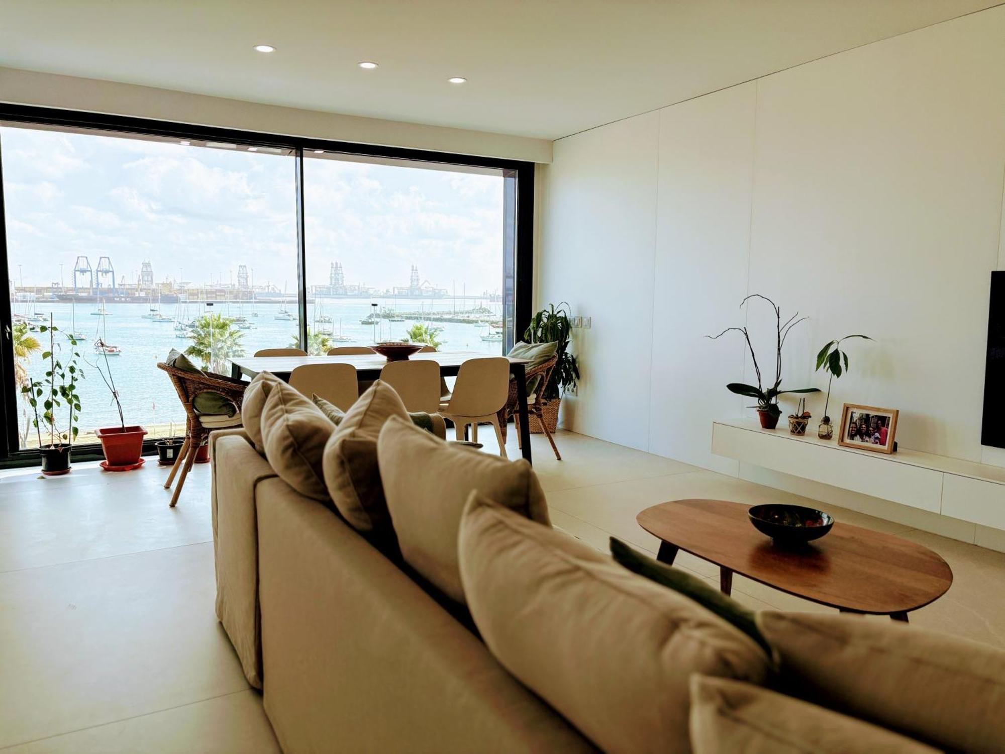 Oceanfront Luxury By Wave Apartment