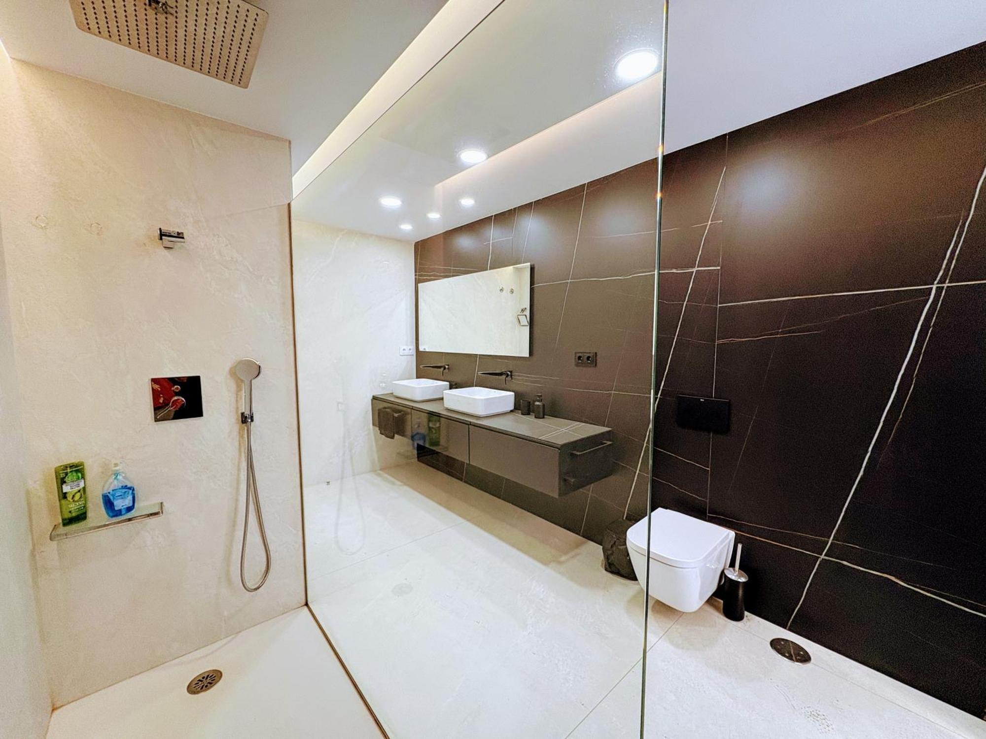 Oceanfront Luxury By Wave Apartment *