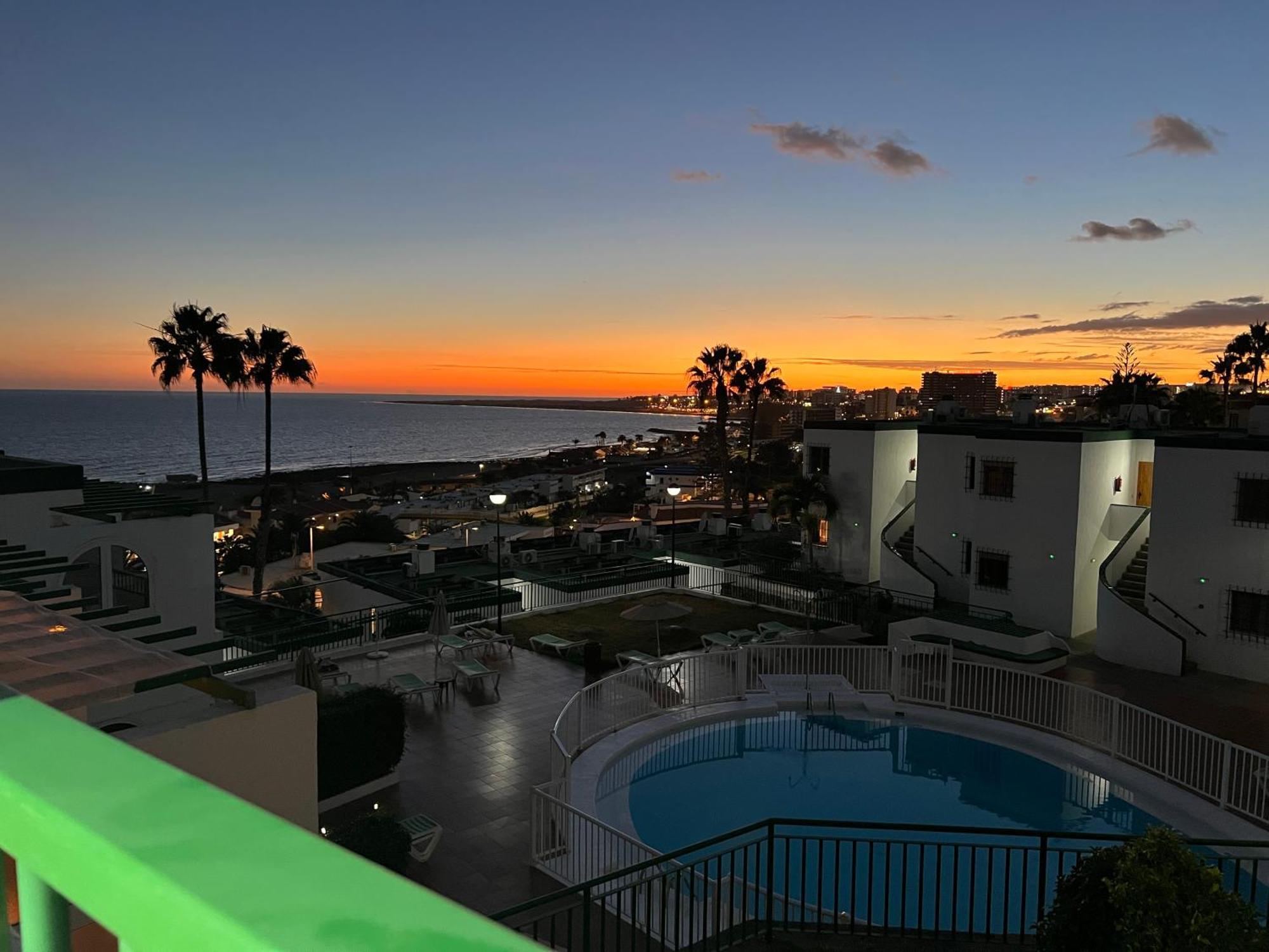 Apartment Sea View 2br Toploctaion Heated Pool 5 Min To