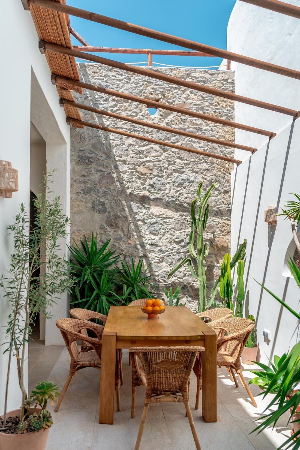 Charming House With Rooftop Pool Holiday home *