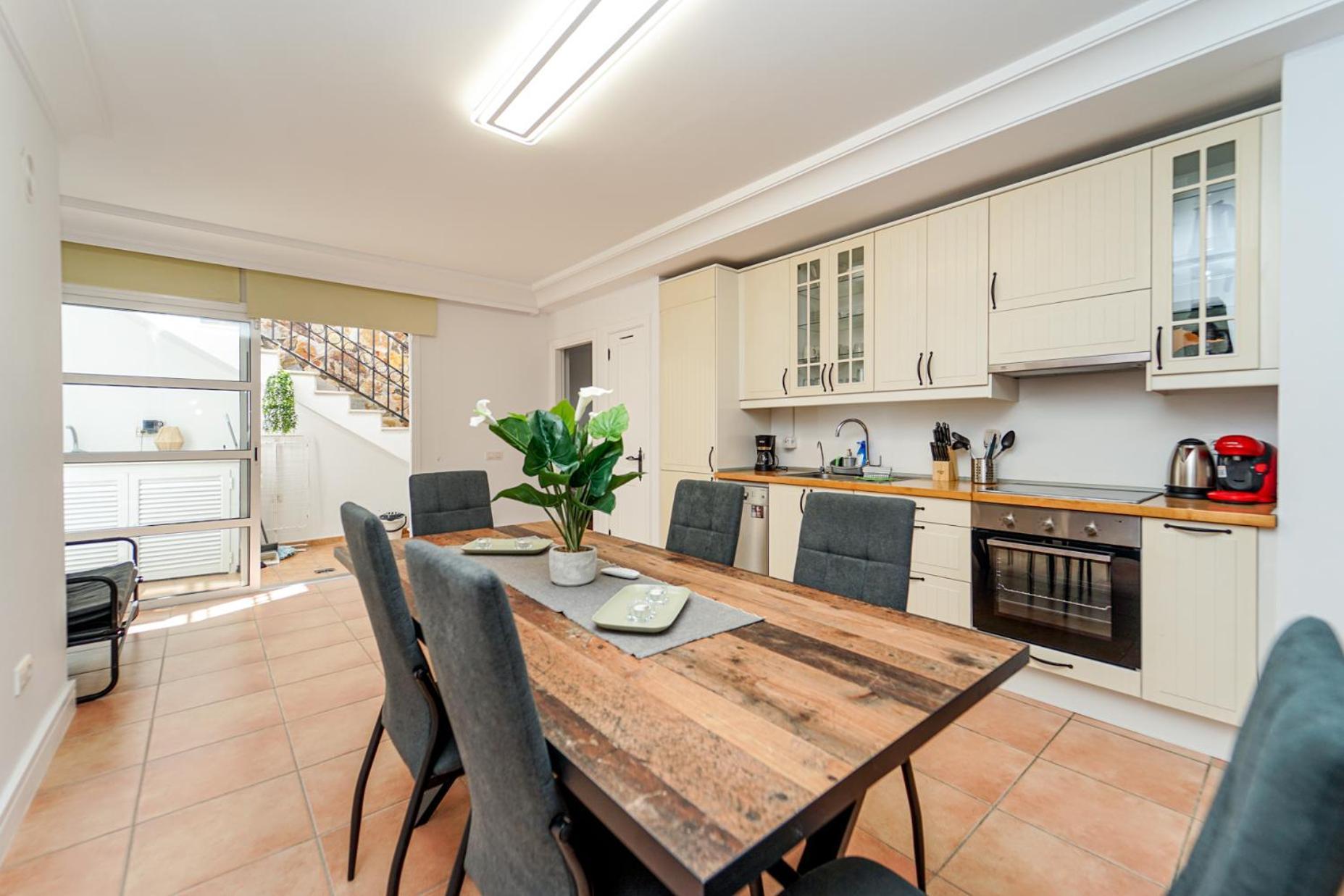 Magnificent 5-star With Sea View, Jacuzzi And Pool Apartment